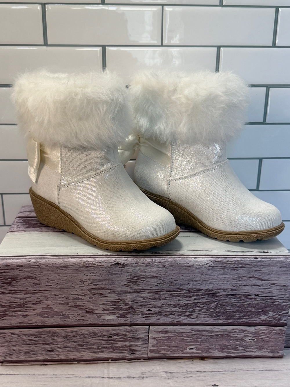 GYMBOREE Boots White Metallic Faux Fur Trim Toddler size 10 Bow On Back